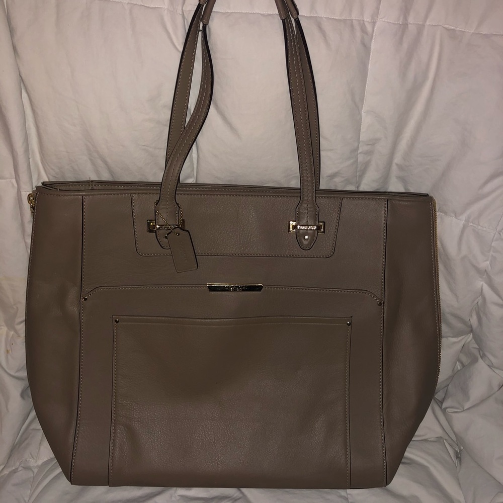 NWOT Coach Leather Zip Tote